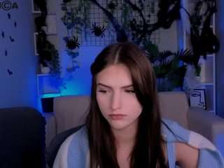 chloe-ley1