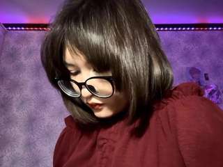 hesterweis, female webcam model,  years old, on live webcam
