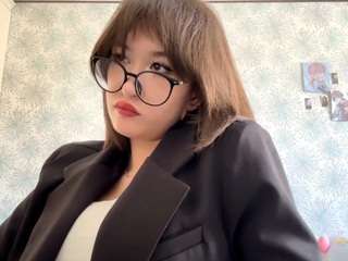 hesterweis's CamSoda show and profile