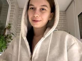 le modèle junieskok est en webcam porno dans un show sur le site camsoda, il possède les tags suivants: average,dirty talk,erotic dance,facial piercings,no drinking,no smoking,role play,smoking,spanking,striptease,tiny tits,twerk,brown hair,hd