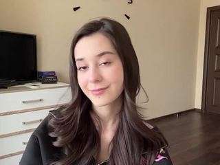 Live webcam model krystynakaer on Soda Cams