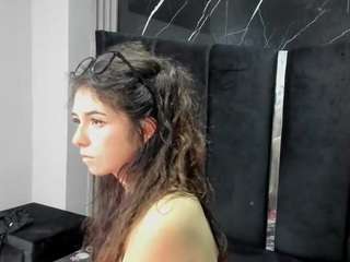 Live webcam model lunasmithyl on Soda Cams