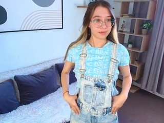 Live webcam model ayakothierauf on Soda Cams