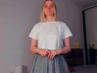 Live webcam model elinorhensel on Soda Cams