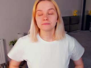 elinorhensel's CamSoda show and profile