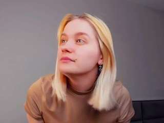 elinorhensel Live Webcam on CamSoda