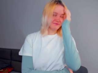 le modèle elinorhensel est en webcam porno dans un show sur le site camsoda, il possède les tags suivants: ahegao,orgasm,lesbian,lush,massage,natural,nipple piercings,no drinking,no smoking,ohmibod,sex toys,handjob,skinny,smoking,solo,squirter,striptease,tattoos,teen 18,wet