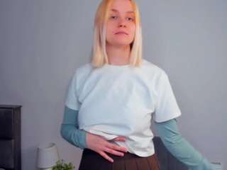 le modèle elinorhensel est en webcam porno dans un show sur le site camsoda, il possède les tags suivants: ahegao,orgasm,lesbian,lush,massage,natural,nipple piercings,no drinking,no smoking,ohmibod,sex toys,handjob,skinny,smoking,solo,squirter,striptease,tattoos,teen 18,wet