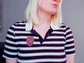 le modèle elinorhensel est en webcam porno dans un show sur le site camsoda, il possède les tags suivants: ahegao,orgasm,lesbian,lush,massage,natural,nipple piercings,no drinking,no smoking,ohmibod,sex toys,handjob,skinny,smoking,solo,squirter,striptease,tattoos,teen 18,wet