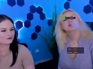 miss-courtney1 Strip live webcam