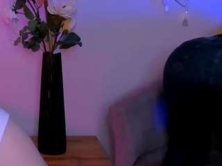 Model ini sedang live sekarang. miss-courtney1