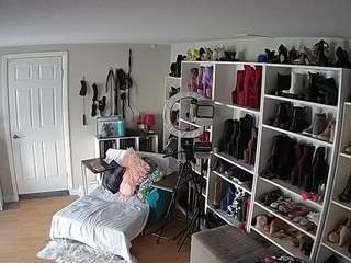 Miss Olivia Black Dressing Room