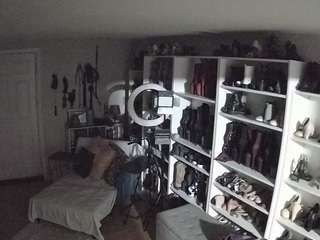 voyeurcam-missoliviablack-03's CamSoda show and profile