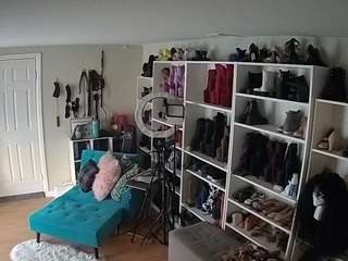 voyeurcam-missoliviablack-03's CamSoda show and profile