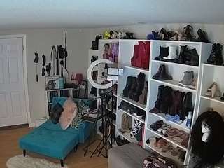 Miss Olivia Black Dressing Room