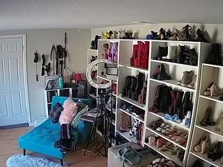 Miss Olivia Black Dressing Room