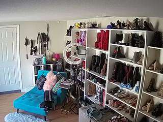 Miss Olivia Black Dressing Room