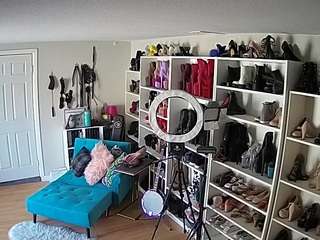 Miss Olivia Black Dressing Room