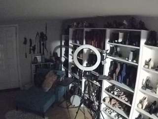 voyeurcam-missoliviablack-03's CamSoda show and profile