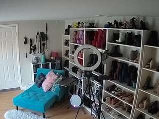 Miss Olivia Black Dressing Room