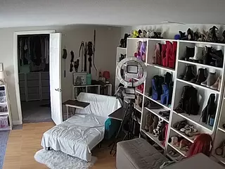Miss Olivia Black Dressing Room's Live Sex Cam Show