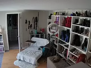 Miss Olivia Black Dressing Room's Live Sex Cam Show