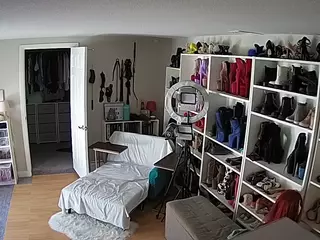 Miss Olivia Black Dressing Room's Live Sex Cam Show