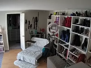 Miss Olivia Black Dressing Room's Live Sex Cam Show