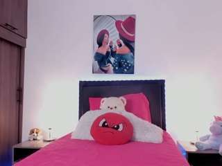 alana-grey's CamSoda show and profile