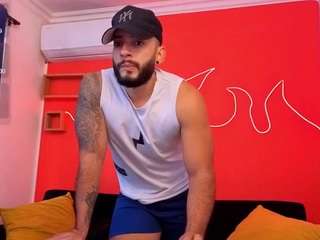 mike-savage Live Webcam on CamSoda