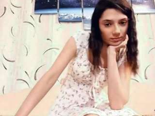 Live webcam model yajairatroung on Soda Cams