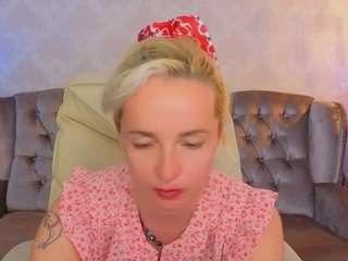 le modèle alaskaallila est en webcam porno dans un show sur le site camsoda, il possède les tags suivants: ass bouncing,erotic dance,fingering,flashing,full nudity,middle aged,normal,orgasm,striptease,hd