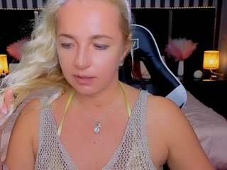 AlaskaAllila live cam preview