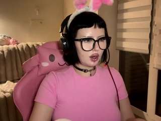 le modèle carlynpillette est en webcam porno dans un show sur le site camsoda, il possède les tags suivants: amateur,black hair,cock rating,dirty talk,erotic dance,green eyes,natural,no drinking,no smoking,skinny,strip,tattoos,tease,teen (18+),young adult,hd