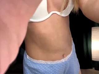 eleanorka's CamSoda show and profile