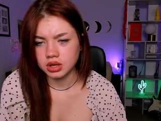 milana-kick2 webcam