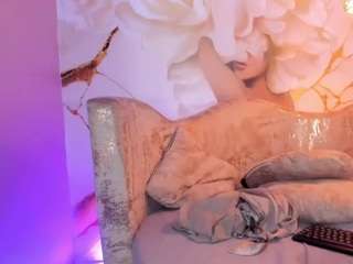 nylaroyale-cr webcam