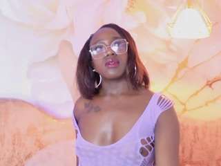 nylaroyale-cr live cam profile