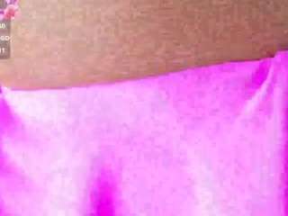 Live cam show with nylaroyale-cr