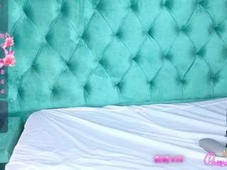 nylaroyale-cr live webcam show