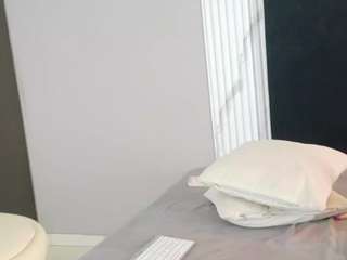 nylaroyale-cr live webcam show