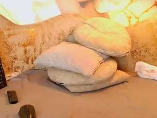 nylaroyale-cr live webcam show