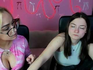 Live webcam model sally-meow on Soda Cams