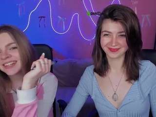 Live webcam model sally-meow on Soda Cams