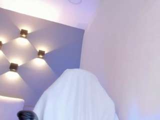 Live webcam model selena-monroy on Soda Cams