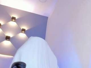 Live webcam model selena-monroy on Soda Cams