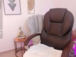 le modèle raven-reyes7 est en webcam porno dans un show sur le site camsoda, il possède les tags suivants: amateur,pussy,lush,mature,naked,no drinking,no smoking,orgasm,pov,public,red hair,lingerie,redbone,sexy,skinny,squirter,strip,tattoos,teen (18+),toys