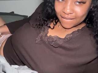 Live webcam model yourmamisilkx on Soda Cams