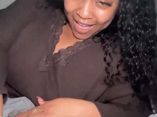 Live webcam model yourmamisilkx on Soda Cams