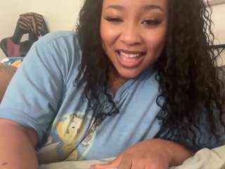 yourmamisilkx webcam